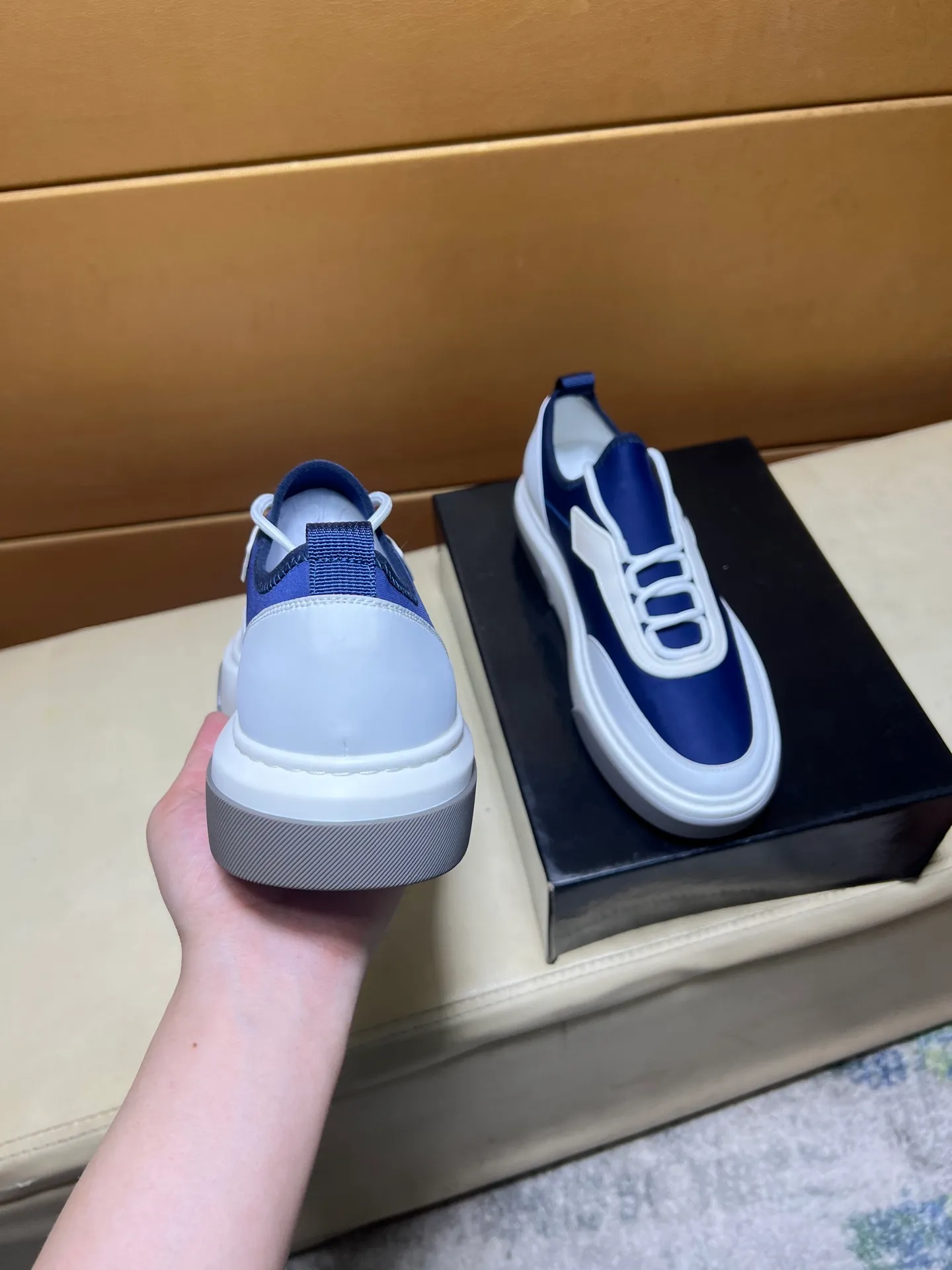 pp560💰👑👑《PRADA》【Classic Original Version】Prada: Top 🔝 Purchasing Agent 🔍🔍Sold at the latest men’s counter simultaneously, imported high-quality original version from Italy 🇮🇹: 🔝Brand silk calfskin·Shoe height, brand logo·Brand high mercerized canvas cloth·Tongue screen printing Brand logo: Prominent (high-end, extravagance, class), exquisite workmanship (imported Italian 🇮🇹 water-based mesh lining, 🐂cowhide feet), soles: original soles specially provided by the original factory, double-layer movable molding: transparent air cushion bottom, environmentally friendly, wear-resistant, ultra-light, comfortable, 🌲🌲🌲, real-life photos 🎬The real ones are more beautiful Code number 38-44